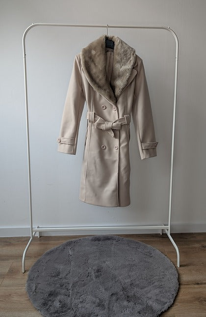 Klassieke Beige herfstjas met Imitatiebontkraag