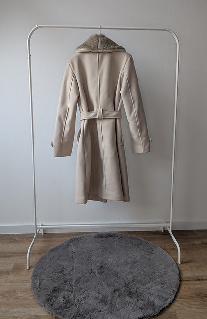 Klassieke Beige herfstjas met Imitatiebontkraag