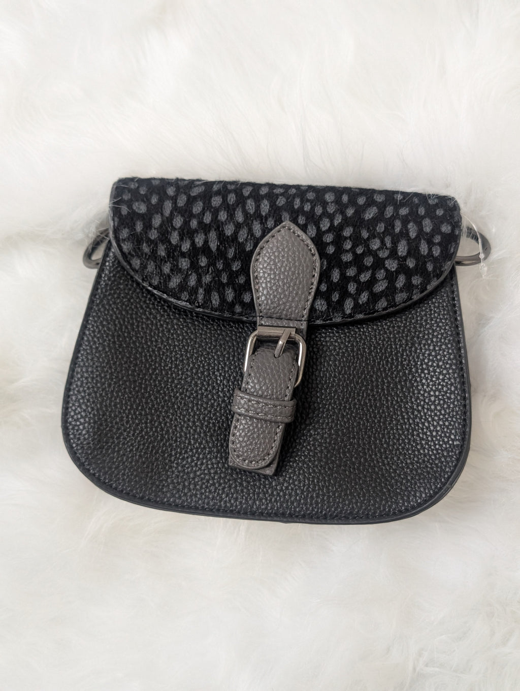 Stijlvolle Zwarte Crossbody Tas met Dierenprint Detail