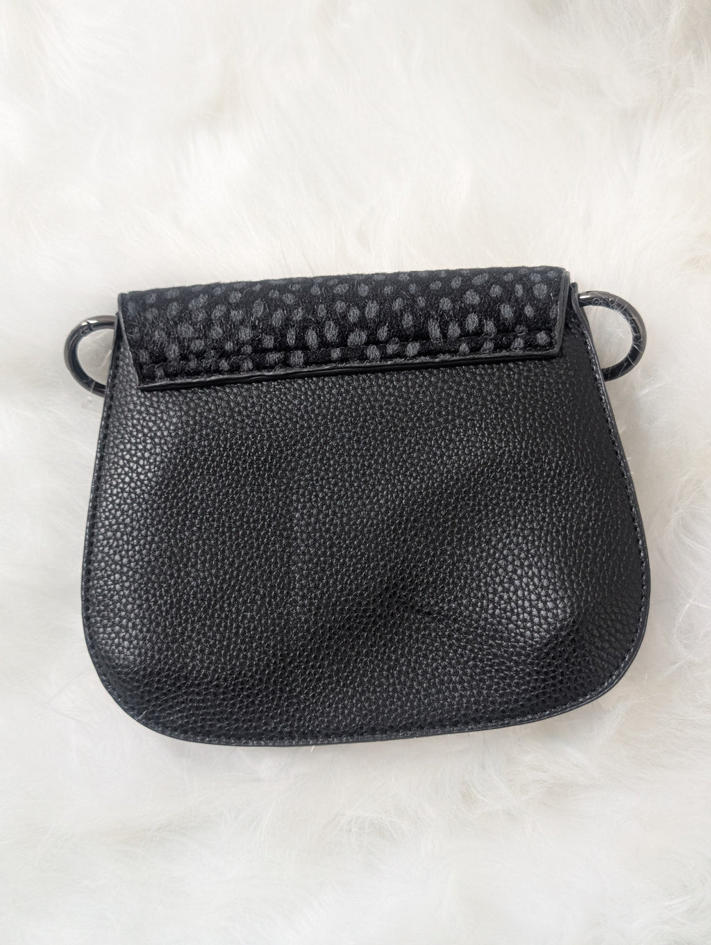 Stijlvolle Zwarte Crossbody Tas met Dierenprint Detail