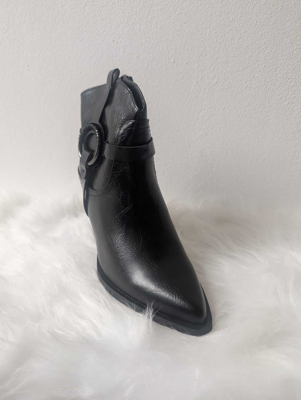 Zwarte Western Enkellaars met Ringdetail – Elegant & Stoer