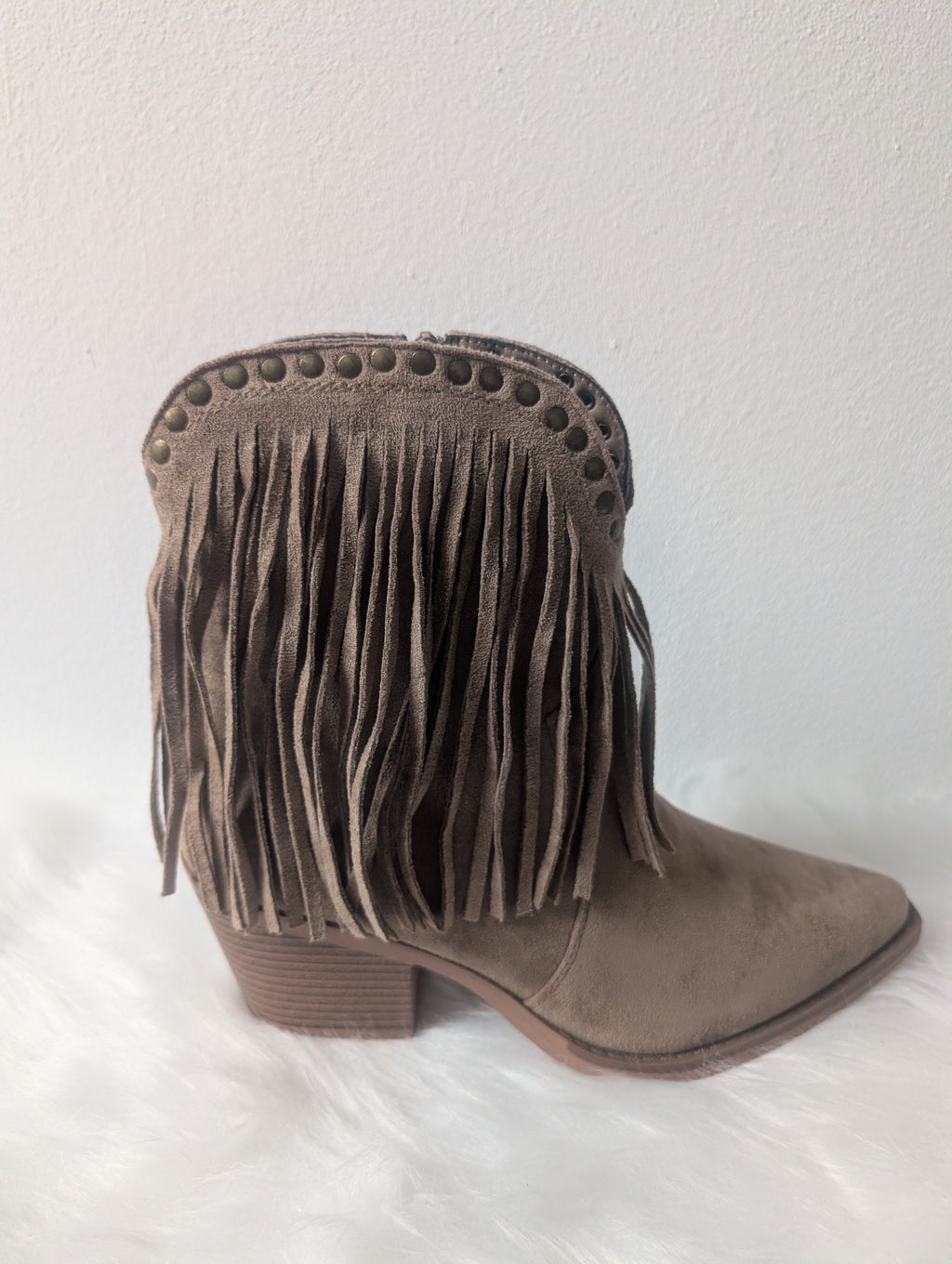 Suède Western Enkellaars met Fringe – Taupe