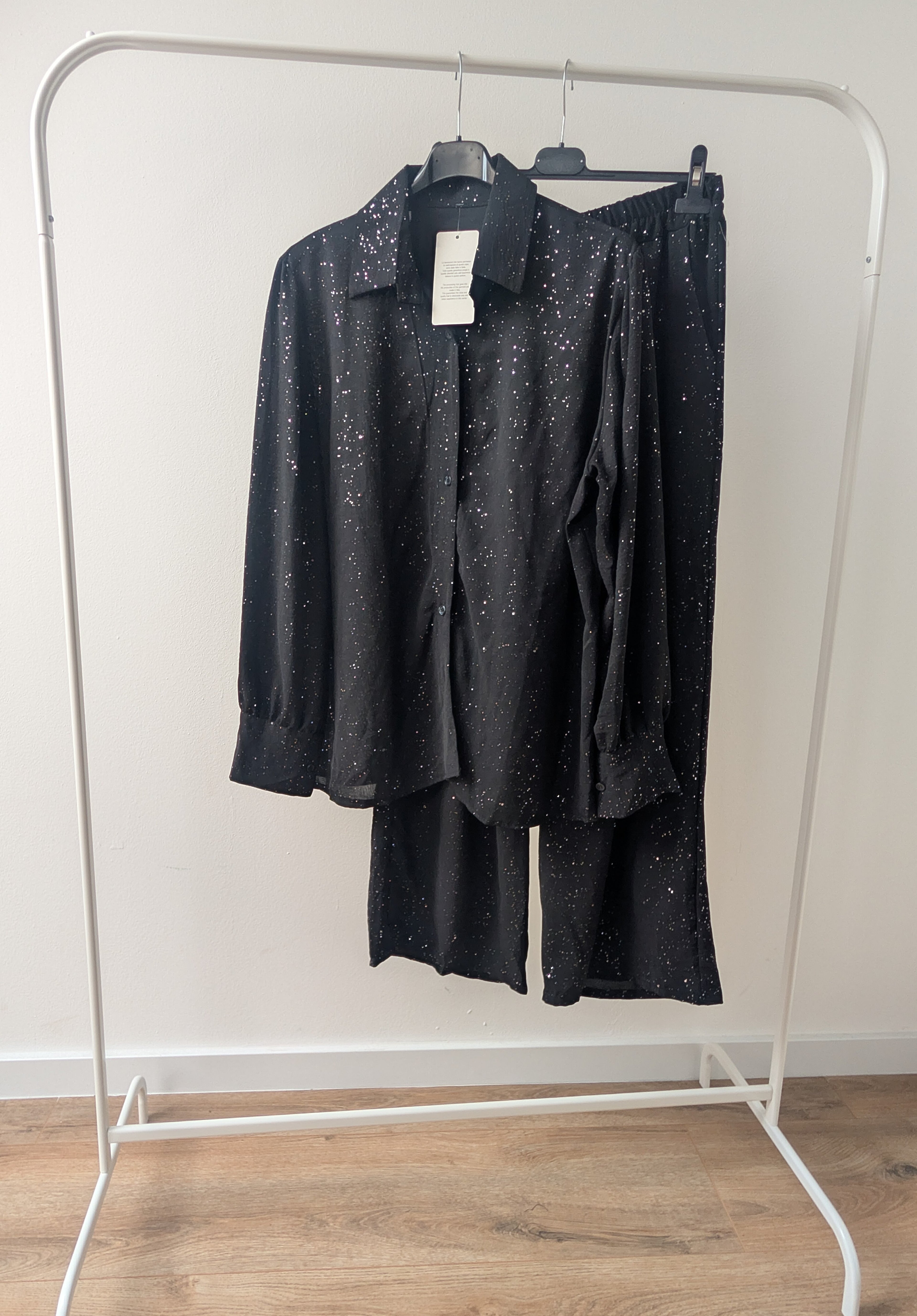 Zwarte set – Klassiek, Chic & Feestproof