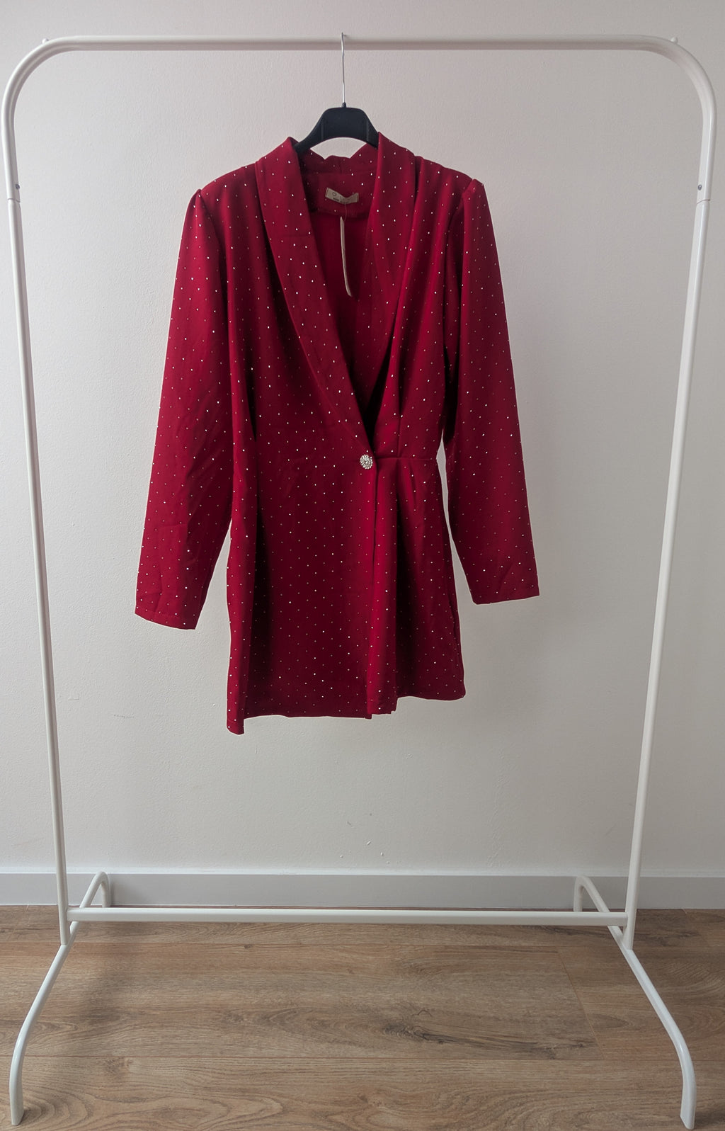 Rode Playsuit – Feestelijk, Vrouwelijk & Heerlijk Comfortabel