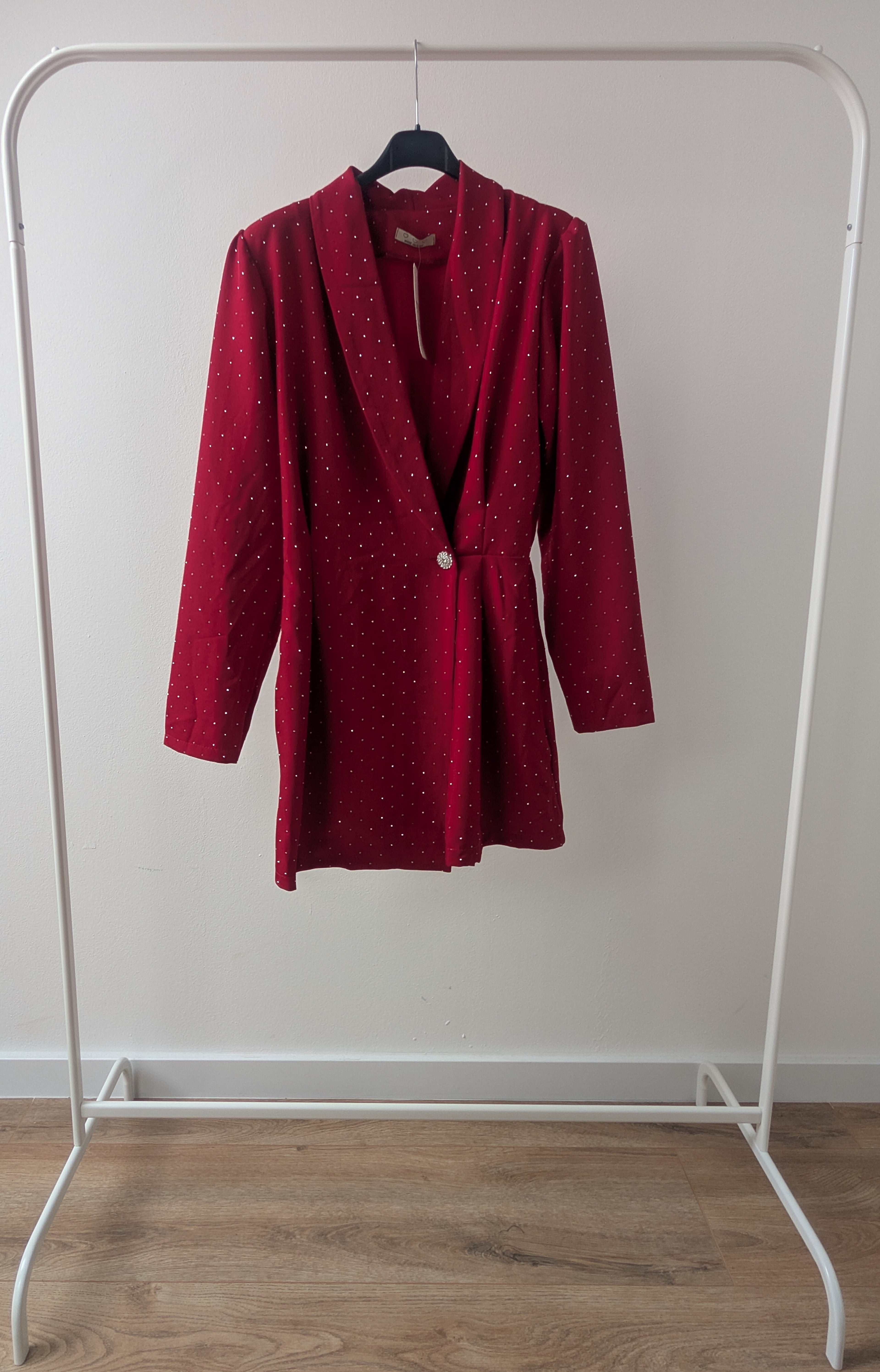 Rode Playsuit – Feestelijk, Vrouwelijk & Heerlijk Comfortabel